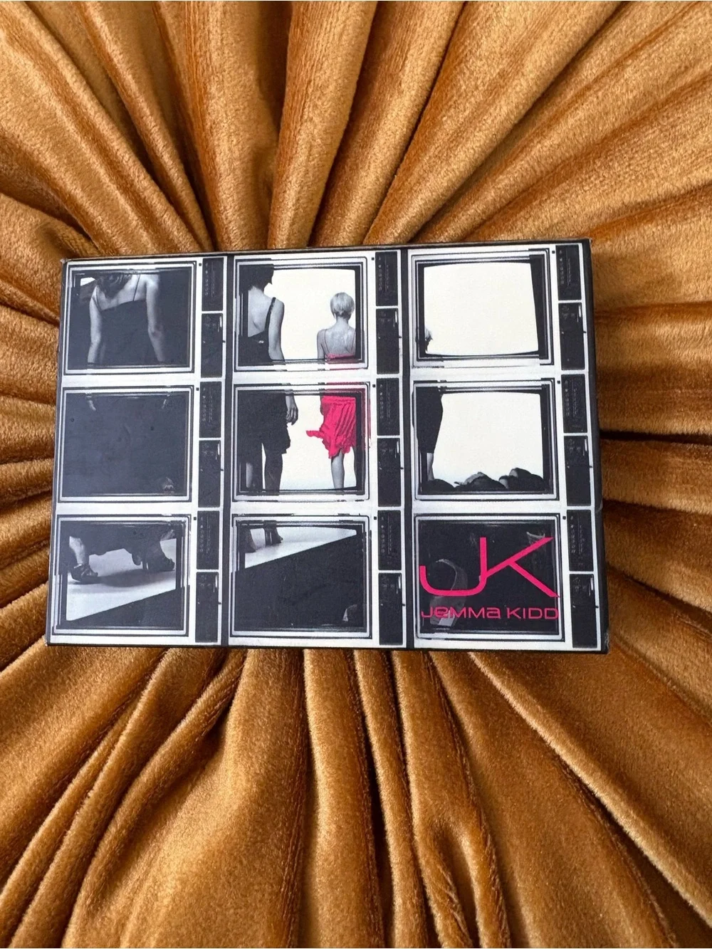 JK Jemma Kidd Fashion Palette: Imagine Effortless Smokey Eyes and Nude Lips